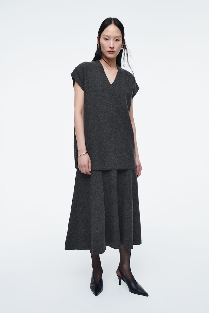 Vesta, 89 eur, sukně, 99 eur, Cos
