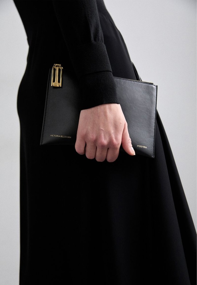 Victoria Beckham, 8400 Kč
Victoria Beckham, 8400 Kč
