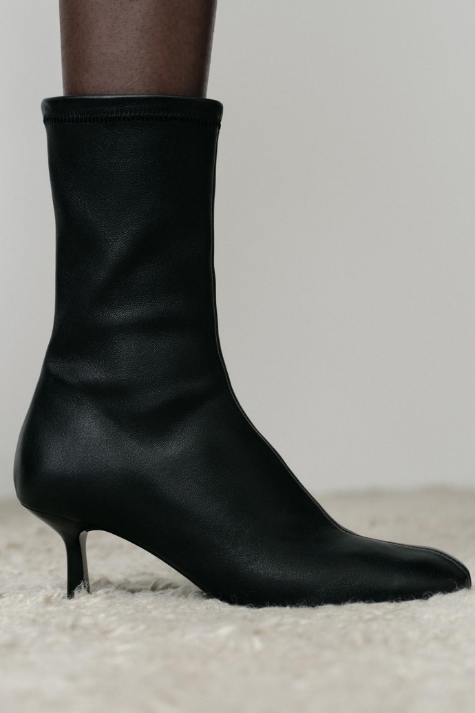 Zara, 2299 Kč
Zara, 2299 Kč