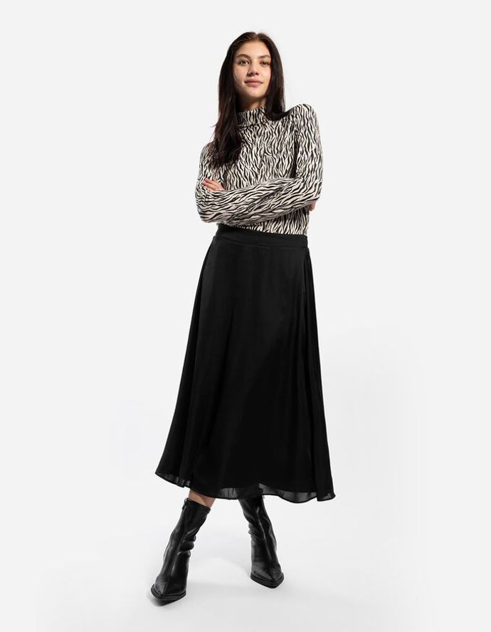 Saténová midi sukně, Takko Fashion, 499 Kč
Saténová midi sukně, Takko Fashion, 499 Kč