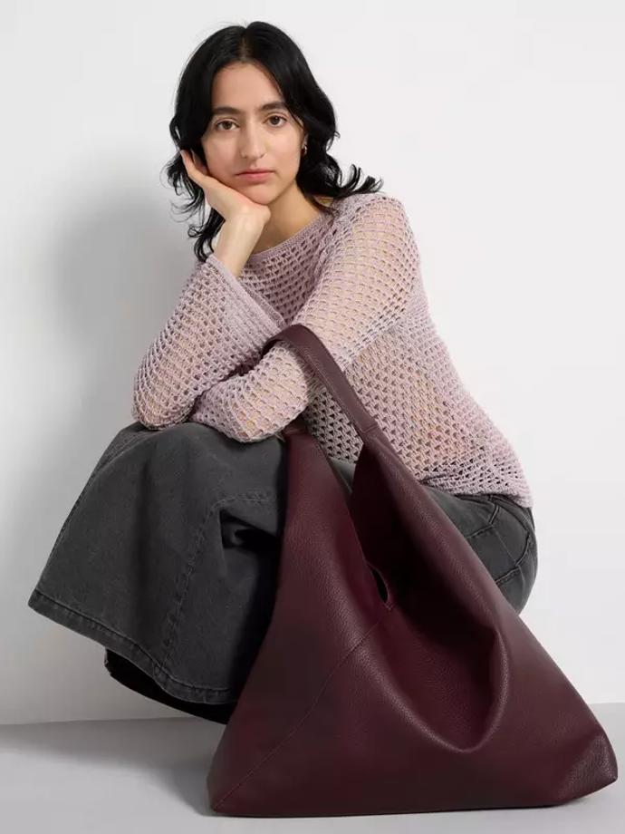 Velká shopper taška z imitace kůže Lindex, 999 Kč
