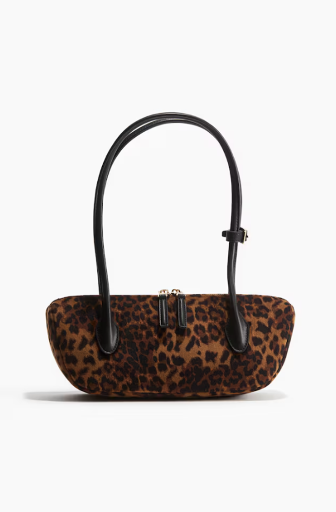 Podlouhlá kabelka přes rameno, H&M, 599 Kč
Podlouhlá kabelka přes rameno, H&M, 599 Kč