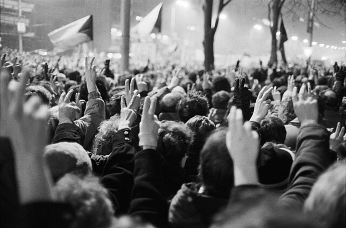 Záběry ze sametové revoluce, která vrcholila 17. listopadu 1989
