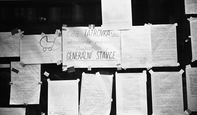 Záběry ze sametové revoluce, která vrcholila 17. listopadu 1989
