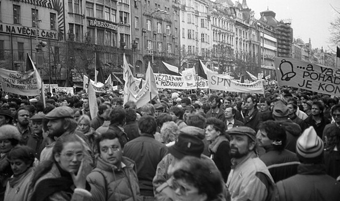 Záběry ze sametové revoluce, která vrcholila 17. listopadu 1989
