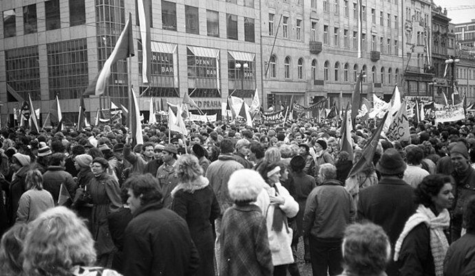 Záběry ze sametové revoluce, která vrcholila 17. listopadu 1989
