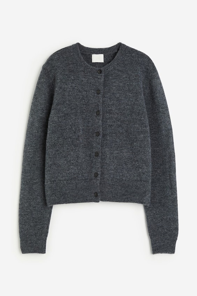 Propínací svetr, H&M, 719 Kč
Propínací svetr, H&M, 719 Kč