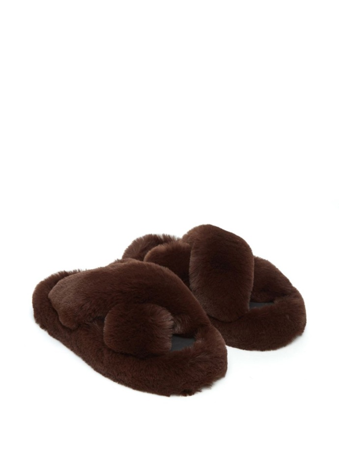 Pantofle z umělé kožešiny Biba faux-fur crossover slippers, Apparis,125 eur
