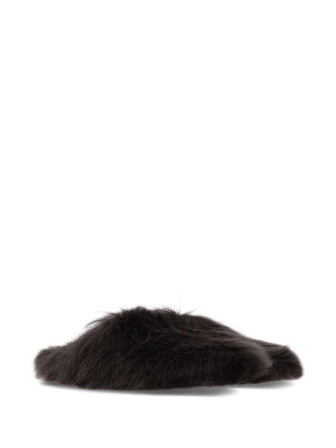 Kožešinové papuče shearling slippers, Yves Salomon, 455 eur
