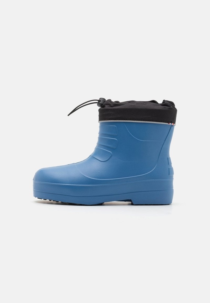 Modré holínky s gumičkou Norse Low Boot, Viking, 2160 Kč
Modré holínky s gumičkou Norse Low Boot, Viking, 2160 Kč