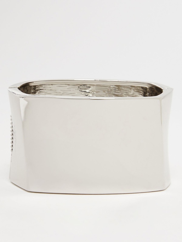 Kovový náramek Metal bangle, Weekend Max Mara, 2900 Kč
Kovový náramek Metal bangle, Weekend Max Mara, 2900 Kč