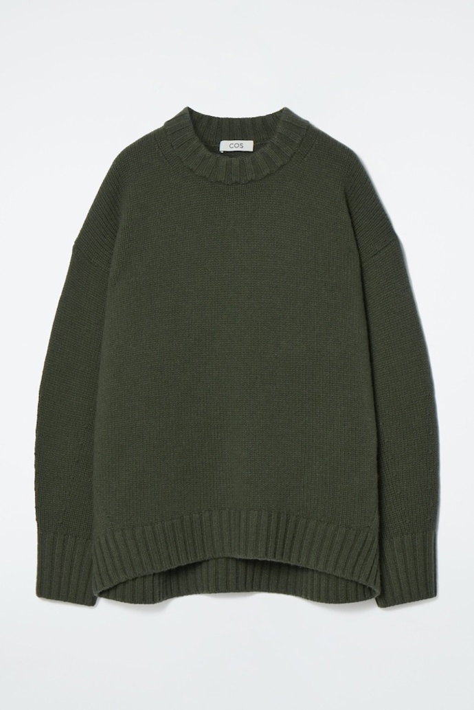 Kašmírový svetr Chunky Pure Cashmere Crew-Neck Jumper, COS, 250 eur
