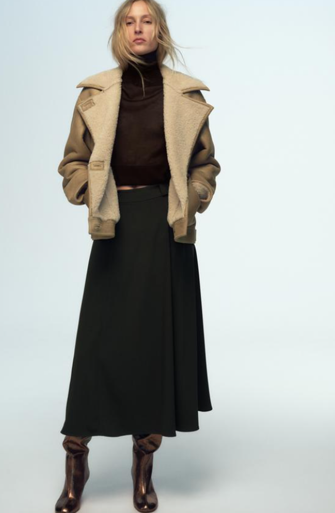 Krepová sukně, Zara, 849 Kč
Krepová sukně, Zara, 849 Kč