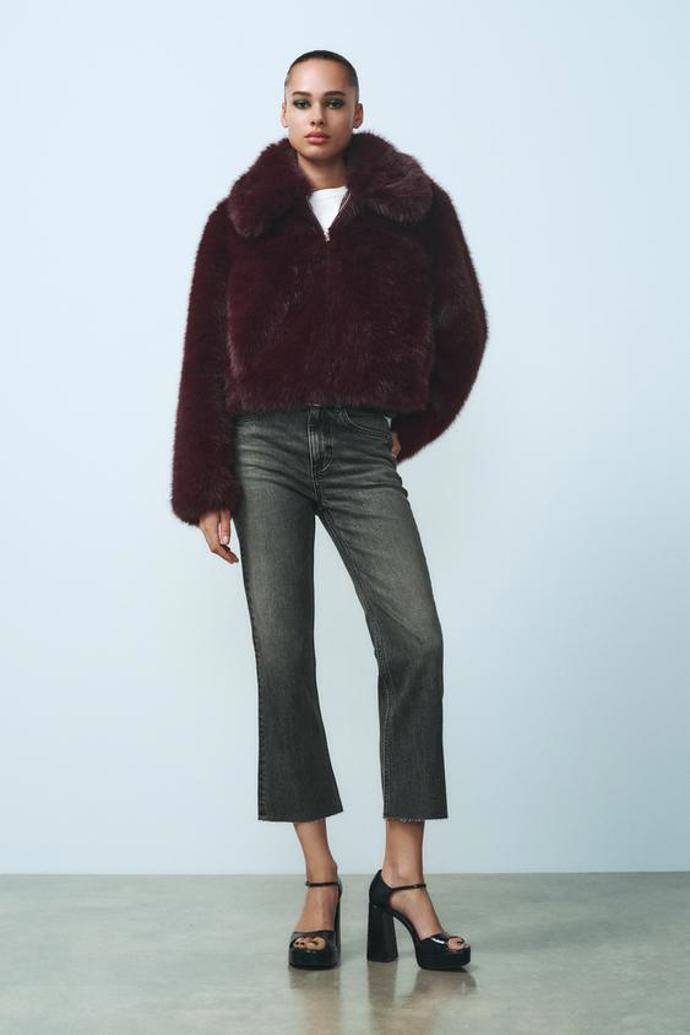 Krátký kabát z umělé kožešiny, Zara, 1999 Kč
