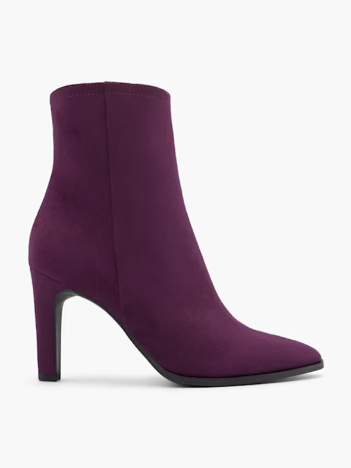 Kotníčkové vínové boty Catwalk, 999 Kč, prodává Deichmann
