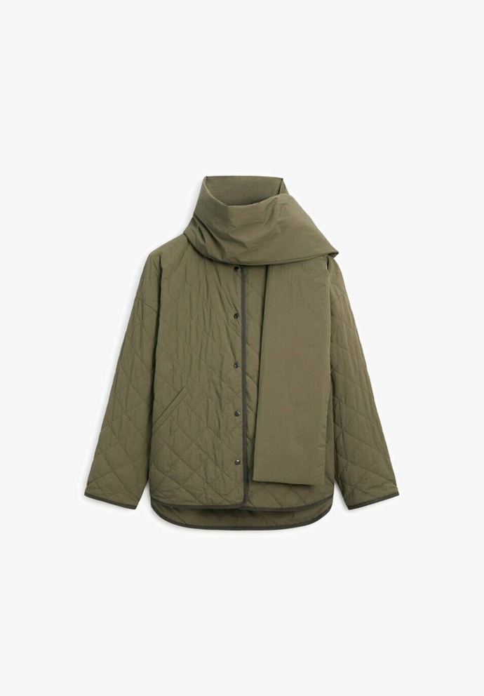Krátký kabát khaki, Massimo Dutti, 2999 Kč
Krátký kabát khaki, Massimo Dutti, 2999 Kč