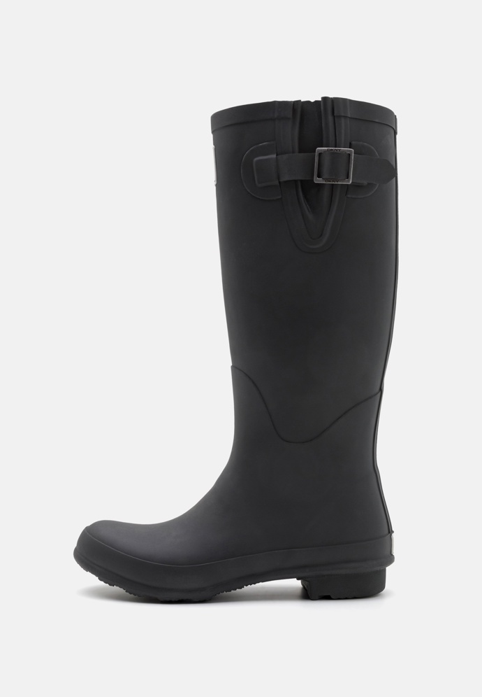 Holínky černé Rosaime Rain Boot, DKNY, 3600 Kč
Holínky černé Rosaime Rain Boot, DKNY, 3600 Kč