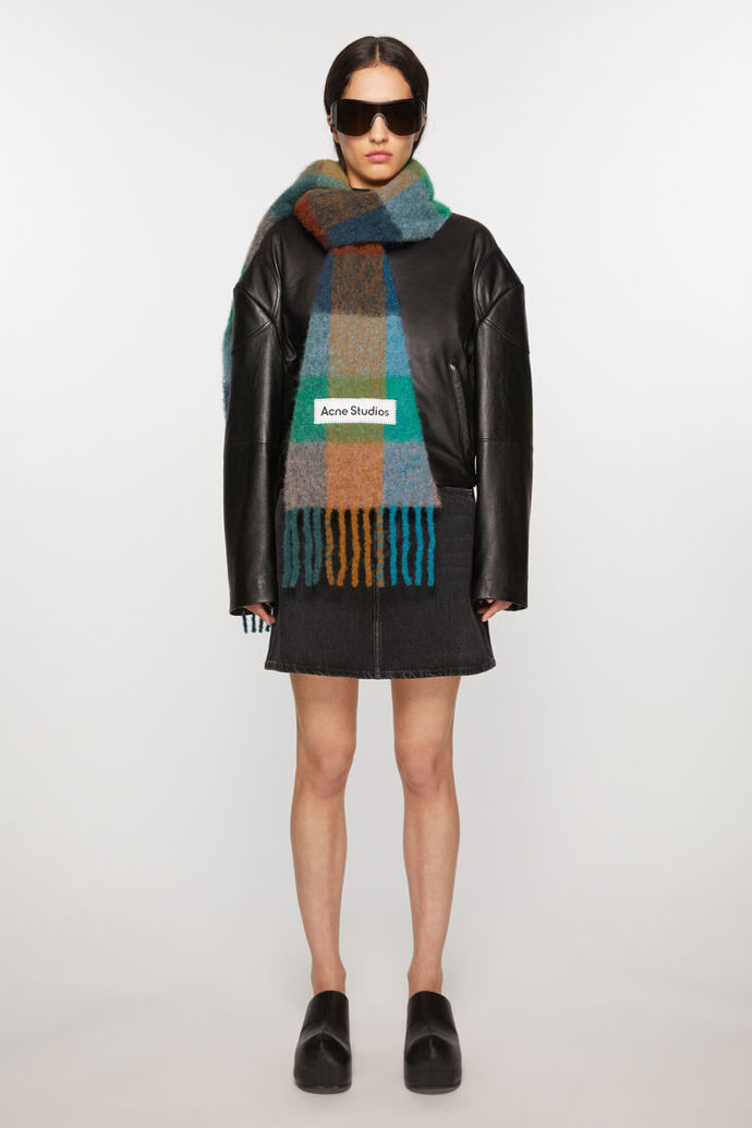 Acne Studios 6720 Kč
