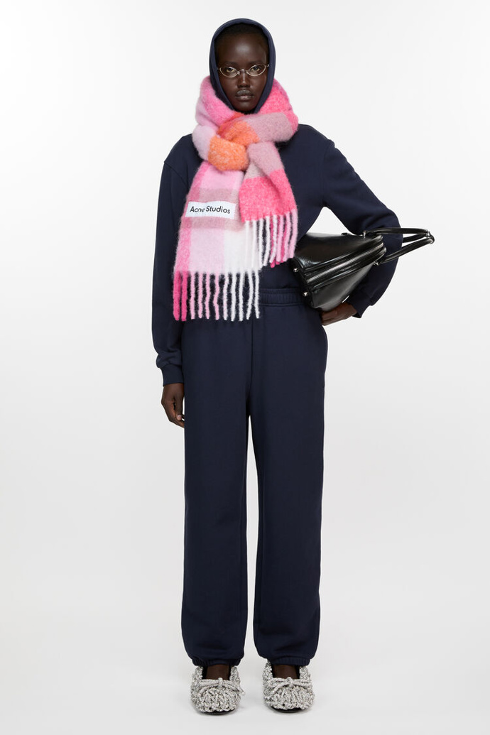 Acne Studios 6720 Kč
