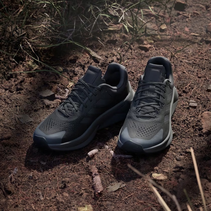 Běžecké boty, Adidas, 3899 Kč
Běžecké boty, Adidas, 3899 Kč