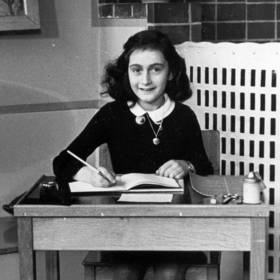 Anne v Montesorri škole v roce 1940, kterou v Nizozemí navštěvovala před tím, než začaly platit protižidovské zákony.
