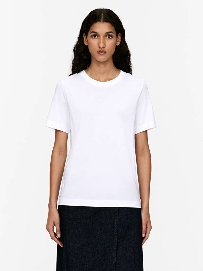 Triko, Arket, 19 eur
Triko, Arket, 19 eur