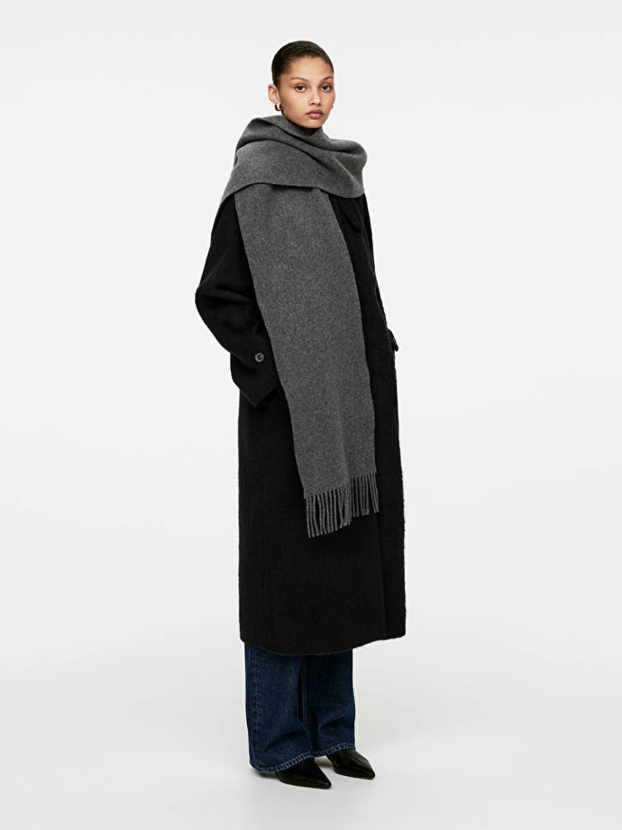 Šála, Arket, 69 EUR
Šála, Arket, 69 EUR