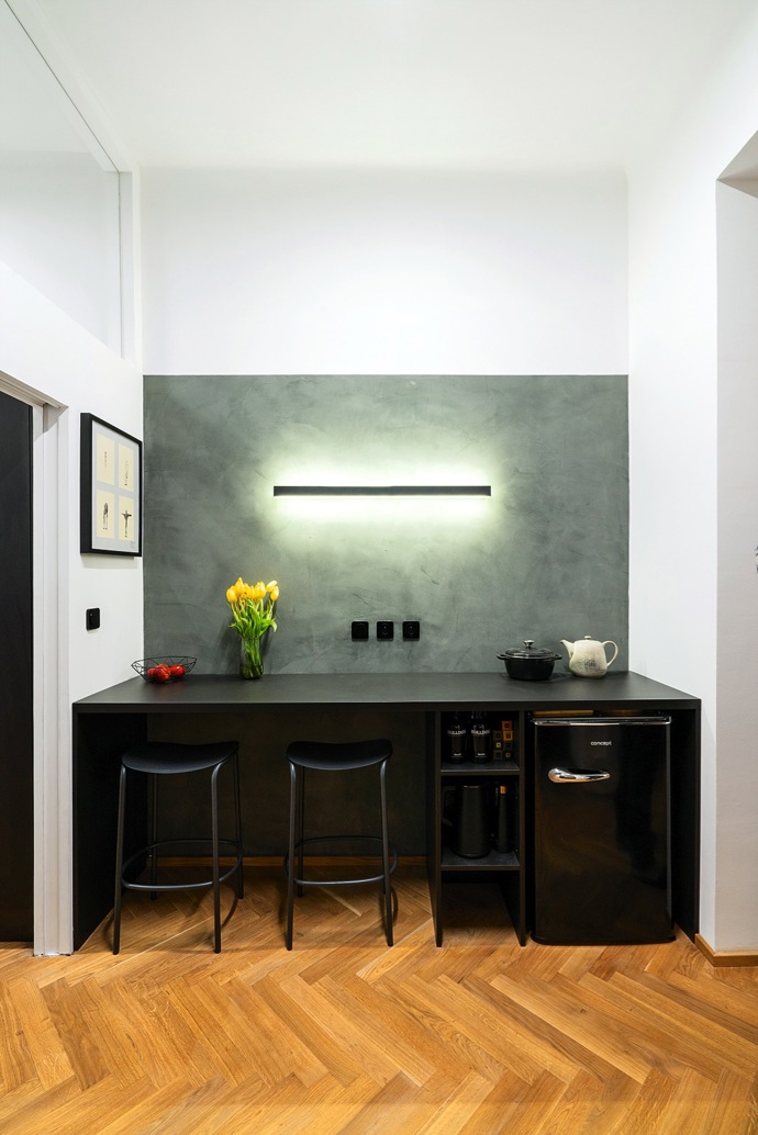 Takhle krásně to může dopadnout, když mají architekti volnou ruku. Na úzkém půdorysu bytu v pražské Libni se zdánlivě boří pravidla, jak nakládat s malým prostorem. Vyražte s Marianne Bydlení na exkluzivní prohlídku!
