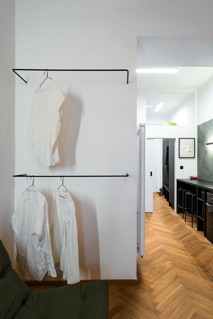 Takhle krásně to může dopadnout, když mají architekti volnou ruku. Na úzkém půdorysu bytu v pražské Libni se zdánlivě boří pravidla, jak nakládat s malým prostorem. Vyražte s Marianne Bydlení na exkluzivní prohlídku!
