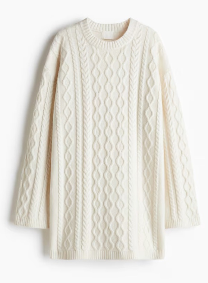 Pletené šaty s copánkovým vzorem, H&M, 899 Kč
