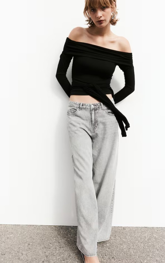Šedé baggy džíny, H&M, 599 Kč
Šedé baggy džíny, H&M, 599 Kč