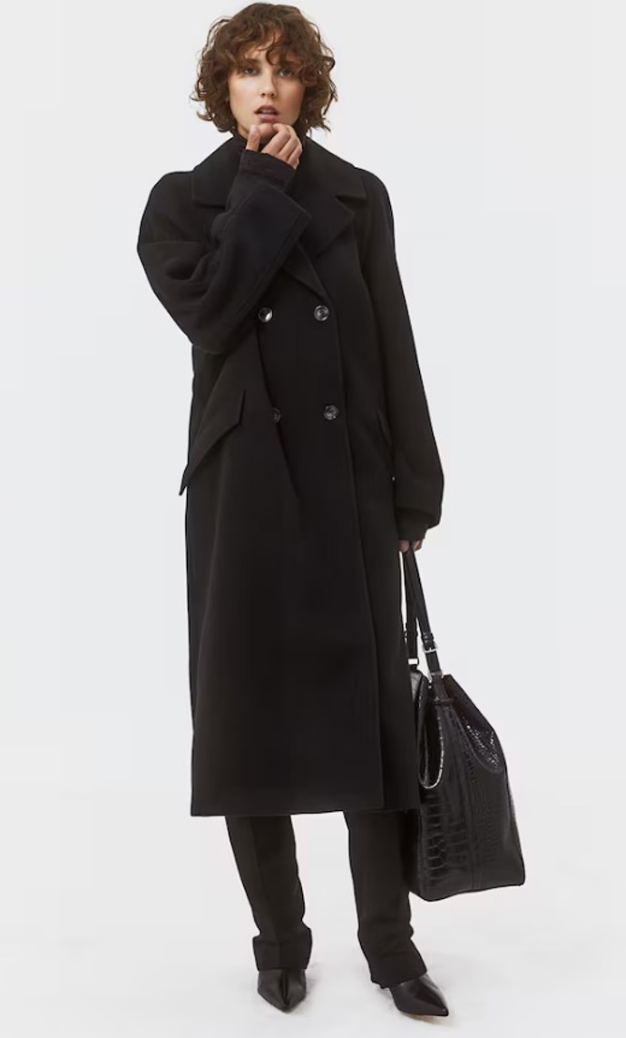 Kabát s vázacím páskem, H&M, 1 899 Kč
