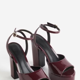 Sandálky na platformě s podpatkem, H&M, 749 Kč
