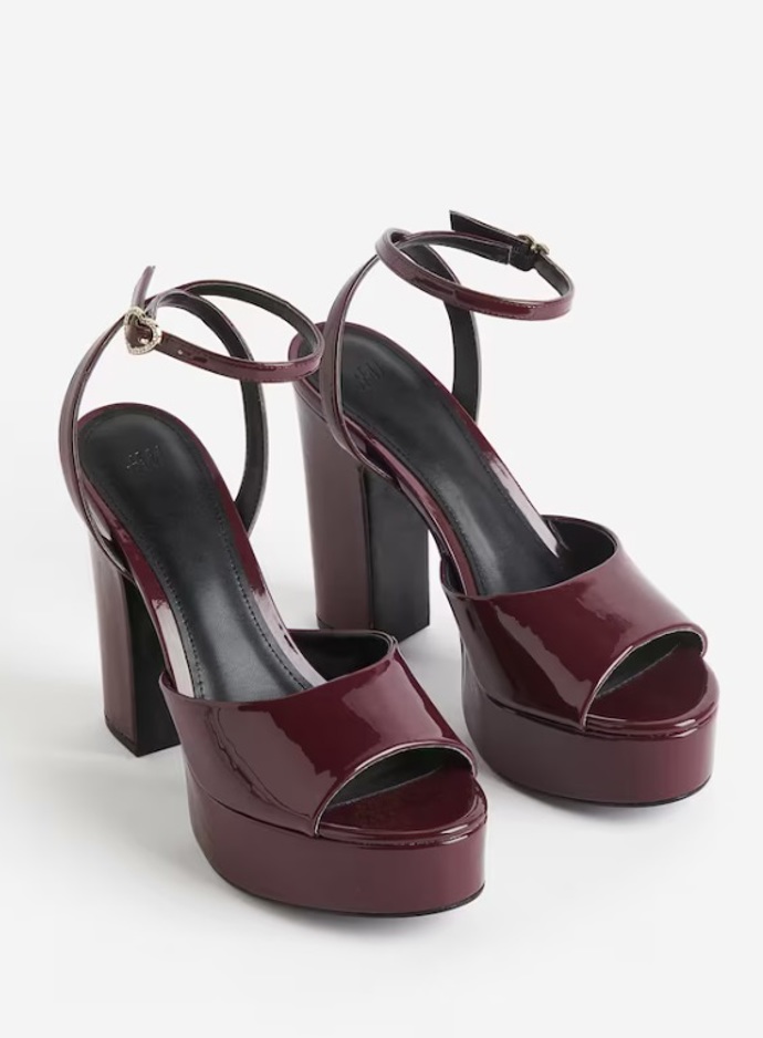 Sandálky na platformě s podpatkem, H&M, 749 Kč
Sandálky na platformě s podpatkem, H&M, 749 Kč