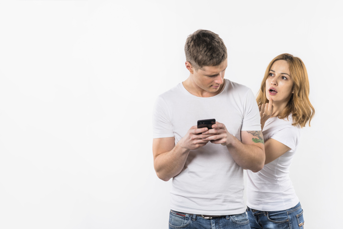 Zjistila, že její manžel sází online přes mobil. I když jí přesvědčoval, že to je jen neškodná zábava, není tomu skutečně tak.
Zjistila, že její manžel sází online přes mobil. I když jí přesvědčoval, že to je jen neškodná zábava, není tomu skutečně tak.