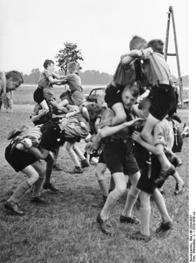 Organizace Hitlerjugend vychovávala mladé nacisty

