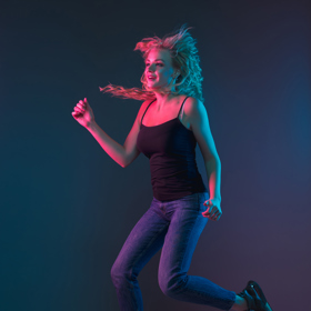 VXN Workout probíhá v přítmí sálu se světelnou atmosférou evokující taneční parket, kde se při poslechu moderních hudebních remixů naučíte pod vedením instruktora originální taneční choreografií a spálíte vcelku velké množství kalorií.

