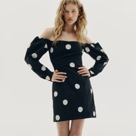 Šaty odhalující ramena, H&M, 1 199 Kč
