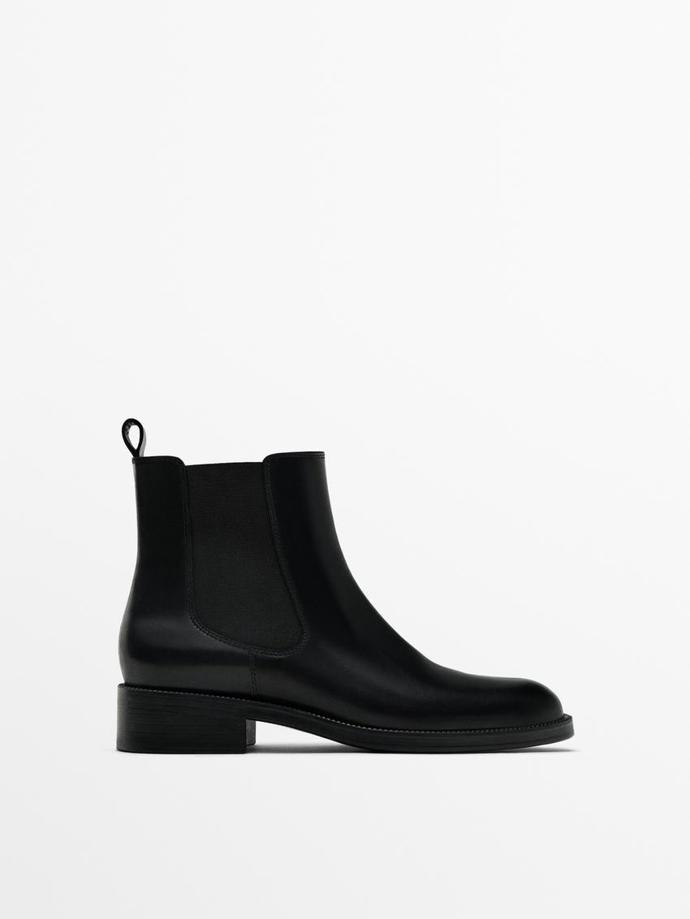 Chelsea boots, Massimo Dutti, 3999 Kč
Chelsea boots, Massimo Dutti, 3999 Kč
