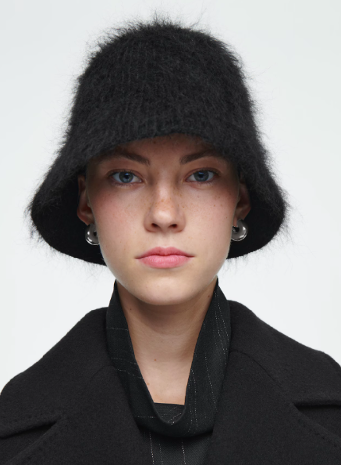 COS, 49 eur
COS, 49 eur