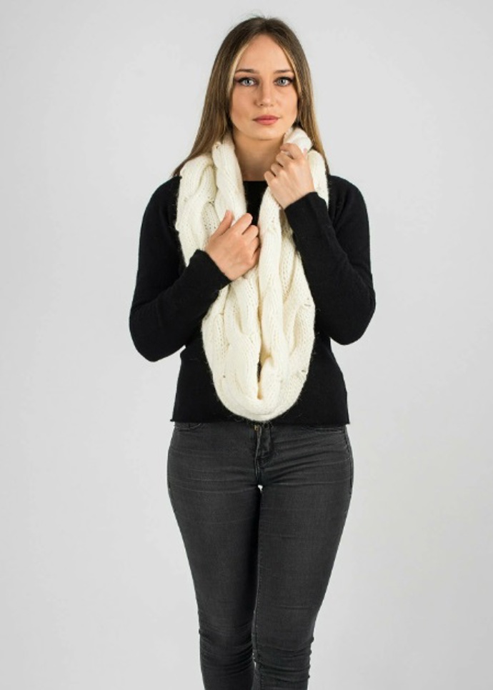 Kruhová šála, Dalle Piane Cashmere, 875 Kč
Kruhová šála, Dalle Piane Cashmere, 875 Kč
