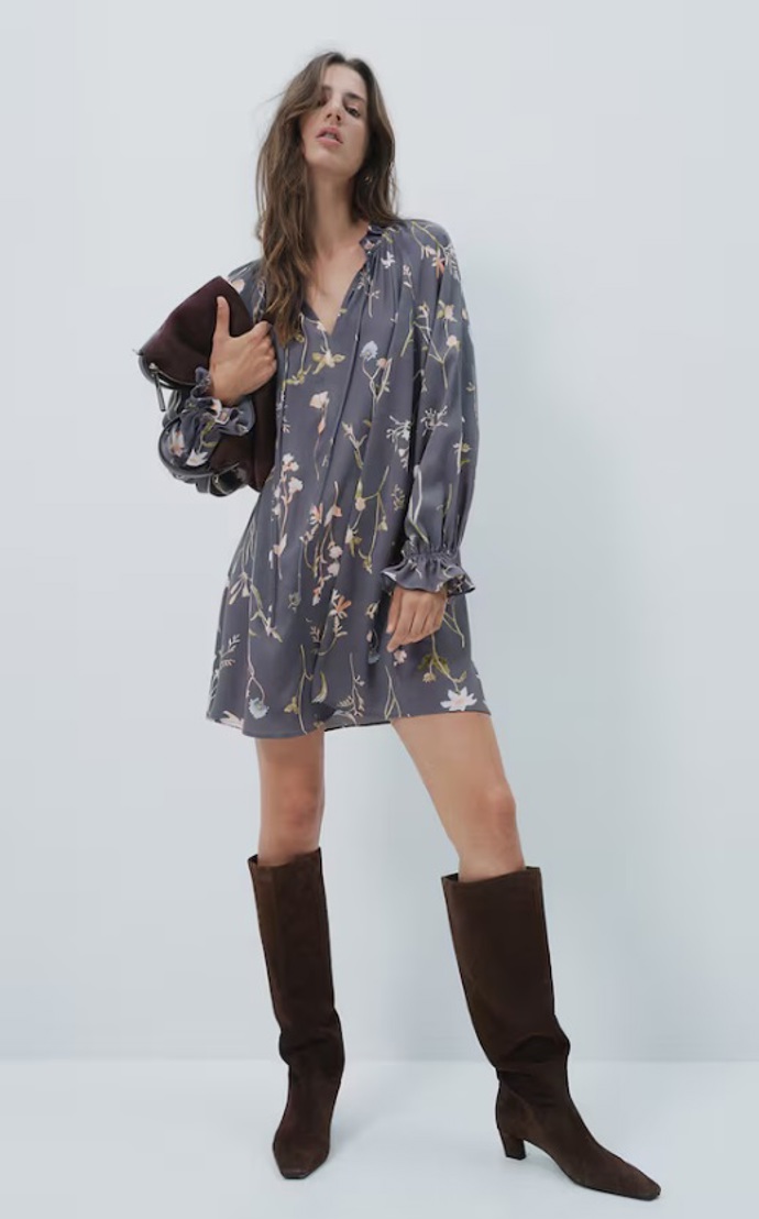 Šaty s volánkovým límečkem, H&M, 599 Kč
