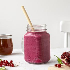 Mnohá kupovaná smoothie obsahují přidaný cukr nebo ovocné koncentráty, které kaloricky i cukrově předčí běžnou limonádu.
