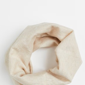 Kruhová šála z hedvábné směsi, H&M, 349 Kč
