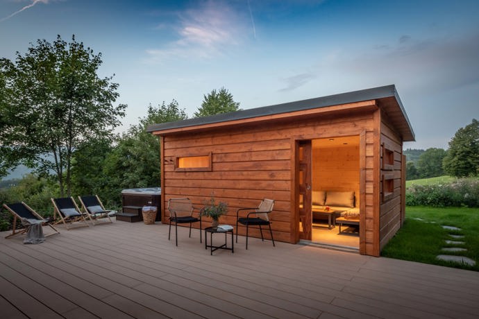 Venkovský design s důrazem na přírodní materiály je v těchto chaloupkách z Beskyd patrný v každém detailu. Celý interiér navrhla architektka Markéta Bergerová.
