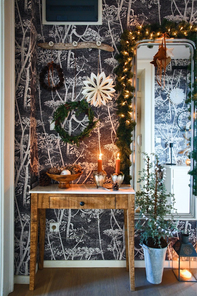 Fotí, styluje, cestuje a miluje nordic. Soňa Kusová má na instagramu tisíce sledujících a svíčky na vánočním stromku jí vždy hoří pravým plamenem. Na téhle návštěvě, kterou Marianne Bydlení umožnila, se skvěle naladíte na Vánoce!
