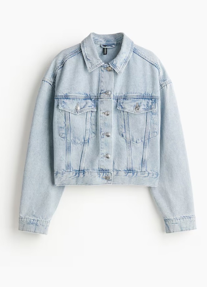 Krátká džínová bunda, H&M, 719 Kč
