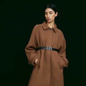 Kabát ke kolenům, H&M, 1 459 Kč
