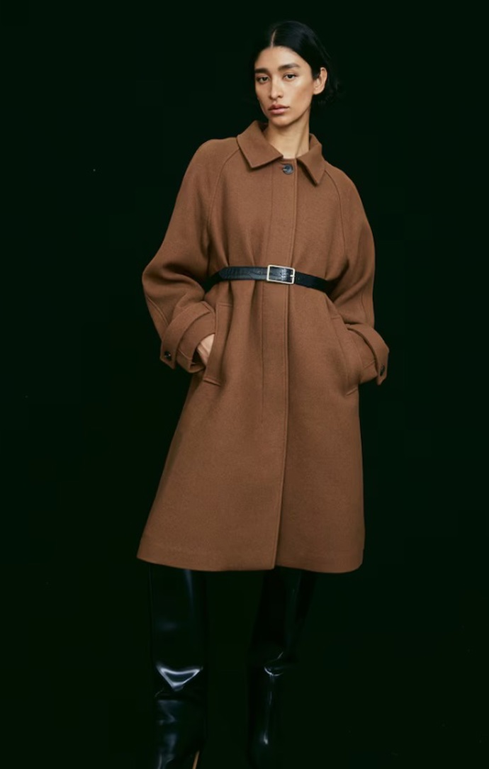 Kabát ke kolenům, H&M, 1 459 Kč
