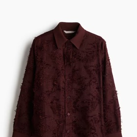 Bordó košile ze strukturované tkaniny, H&M, 599 Kč
